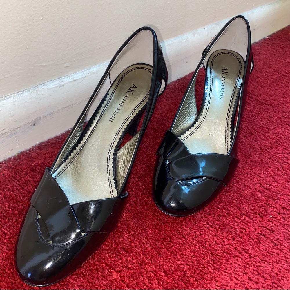 Anne Klein black leather kitten heel size 8M